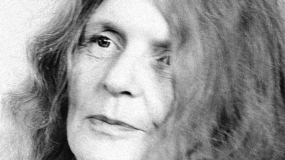 Kristina Lugn leendes.