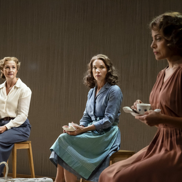 Tanja Lorentzon, Ellen Jelinek och Siham Shurafa i Maj.