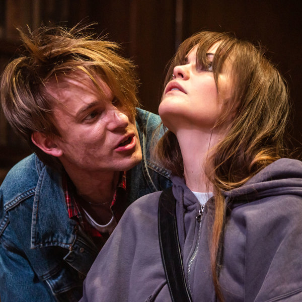 Erik Svedberg-Zelman och Felicia Löwerdahl i Hur vi försvinner.