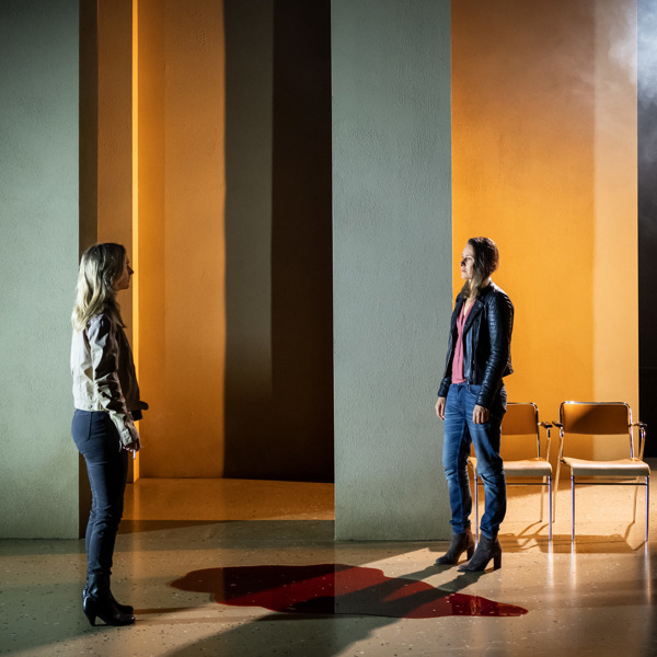 Maia Hansson Bergqvist och Eva Rexed i Ambulans.