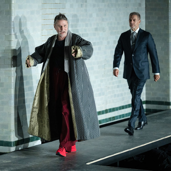 Shanti Roney och Thomas Hanzon i Hamlet.