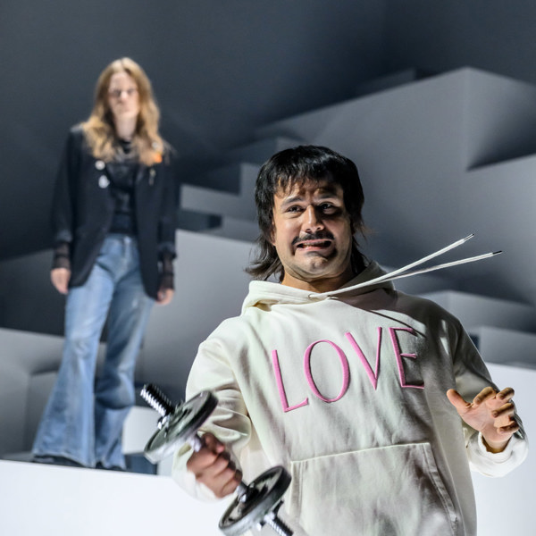 Electra Hallman och Mustafa Al-Mashhadani i Fejk.