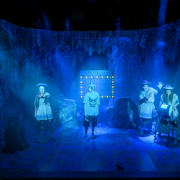 Tanja Lorentzon, Karin Franz Körlof, Jesper Forsberg och Ester Claesson i Nemesis.