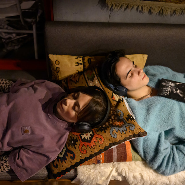 Rebecca Plymholt och Nikola Borggård Gavanozov i Rage.