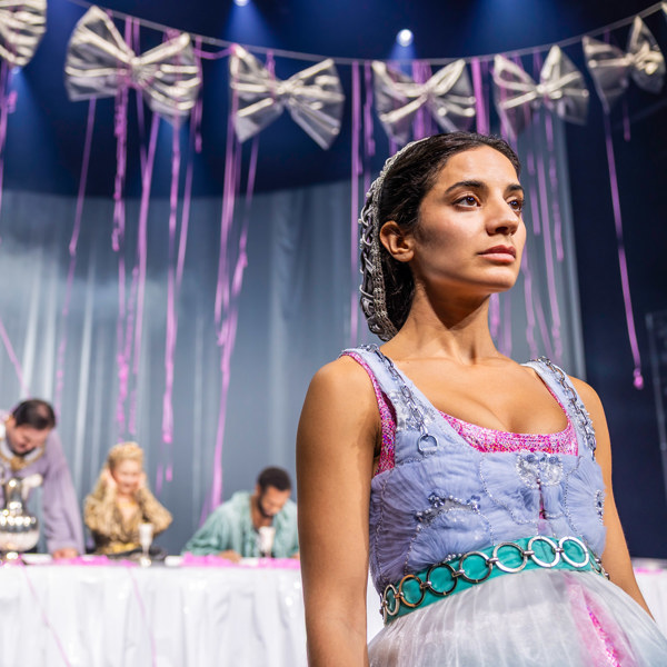 David Book, Alexander de Sousa, Kristina Törnqvist, John Njie och Sara Shirpey i Så tuktas en argbigga.