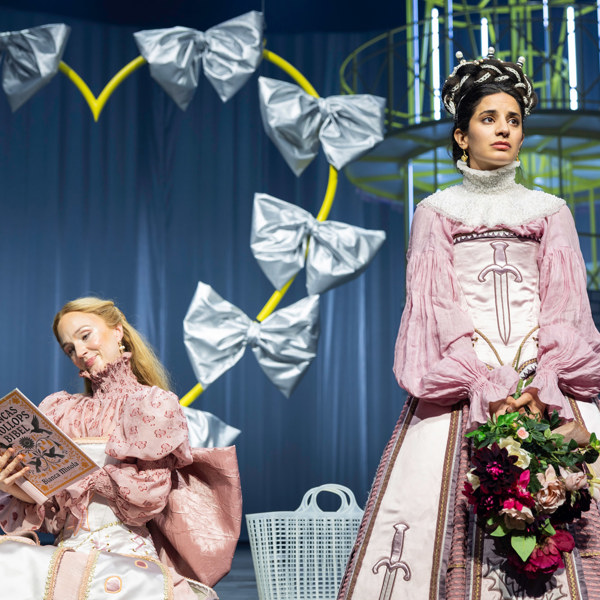 Maia Hansson Bergqvist, Sara Shirpey och Kristina Törnqvist i Så tuktas en argbigga.