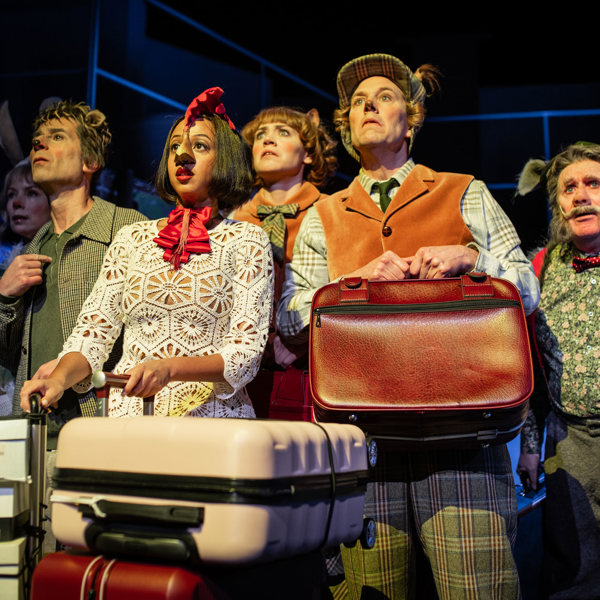 Julia Dufvenius, Peter Perski, Hannah Alem Davidson, Elle Kari Bergenrud, Jesper Feldt och Pierre Wilkner i Jefferson.