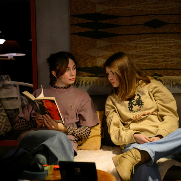 Rebecca Plymholt och Tilla Dalgärd i Rage.