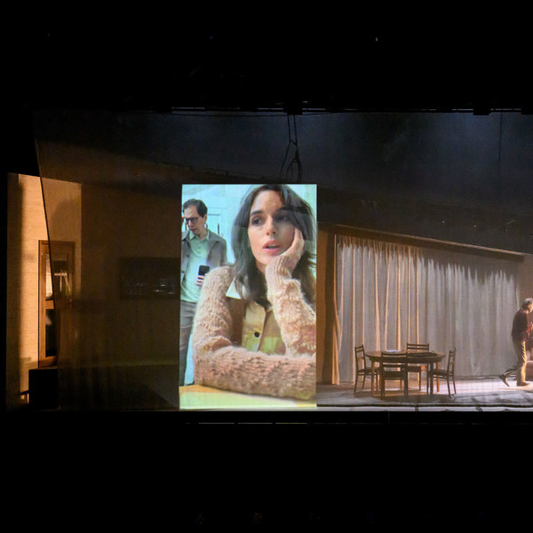 Omid Khansari, Ana Gil de Melo Nascimento och César Sarachu i Pappas födelsedag.