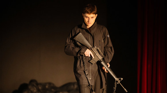 Gustav Lindh i Hamlet.