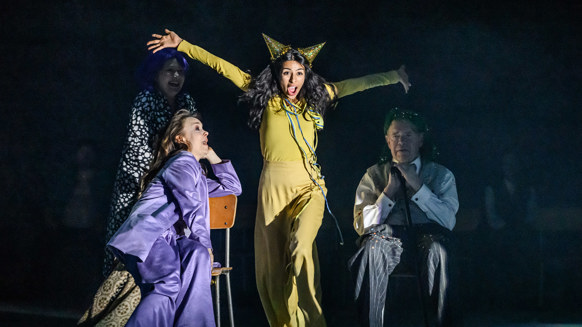 Kristina Törnqvist, Rebecka Hemse, Tina Pour-Davoy och Per Mattsson i Körsbärsträdgården.