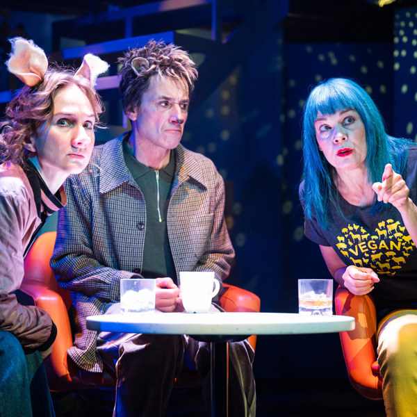 Maia Hansson Bergqvist, Peter Perski och Nina Fex i Jefferson.