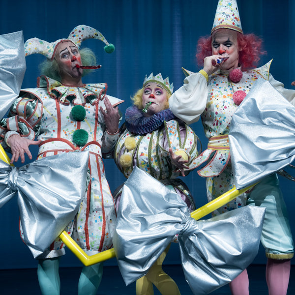 Jesper Feldt, Elisabeth Wernesjö och Hannes Meidal i Så tuktas en argbigga.