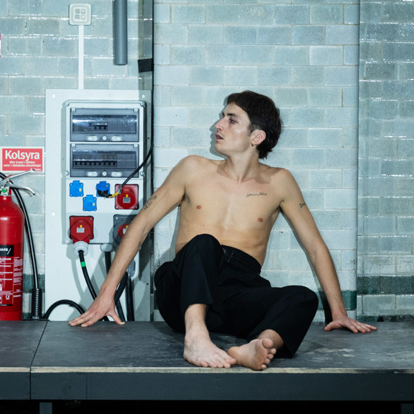 Gustav Lindh i Hamlet.