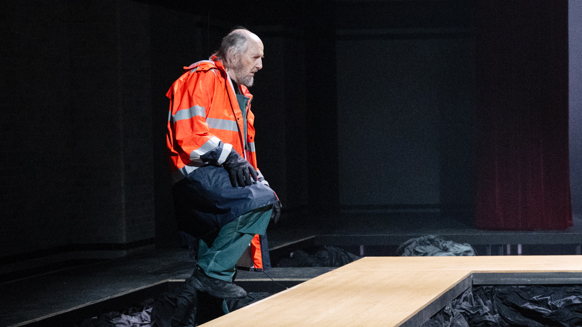 Dodgraverenhamlet 2381