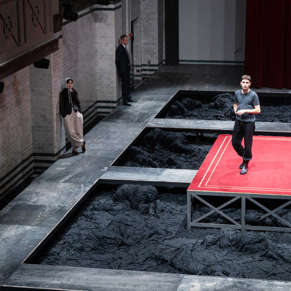 Shanti Roney, Gisem Erdogan, Thomas Hanzon och Gustav Lindh i Hamlet.