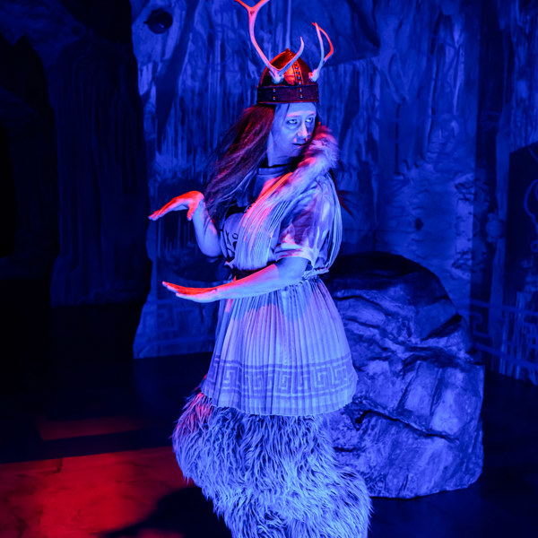 Ester Claesson i Nemesis.