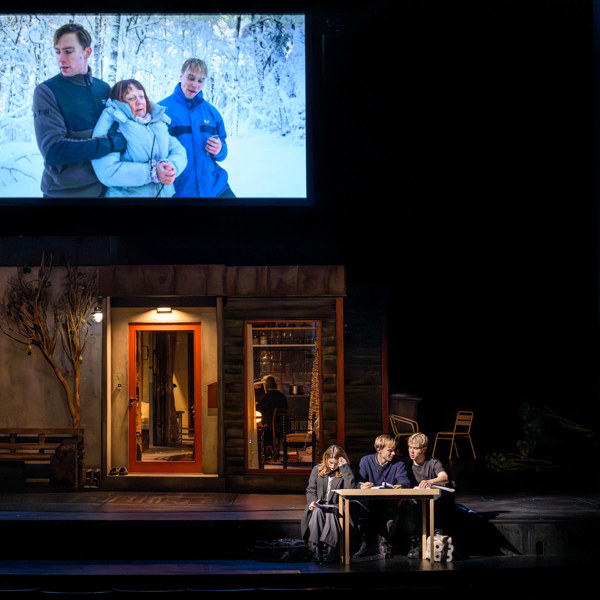 Simon Edenroth, Siw-Marie Andersson, Alex Jubell och Alva Bratt i Rage.