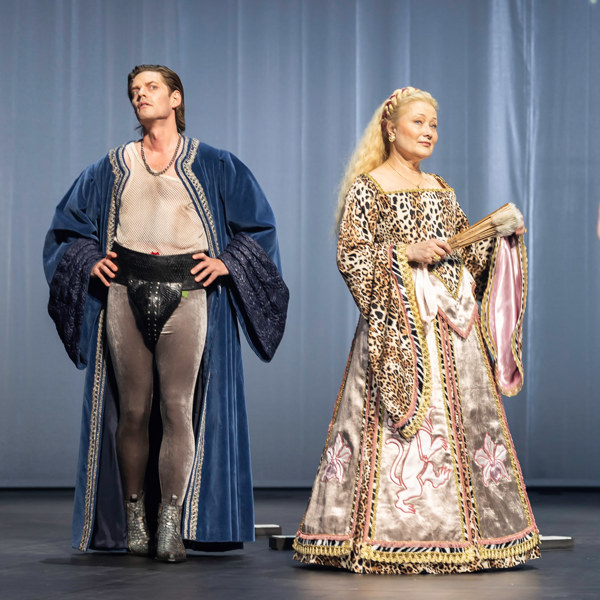 David Book och Kristina Törnqvist i Så tuktas en Argbigga.