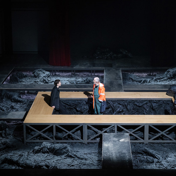 Gustav Lindh och Sten-Johan Hedman i Hamlet.