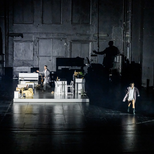 Adam Lundgren och Sofia Pekkari i Skammen.