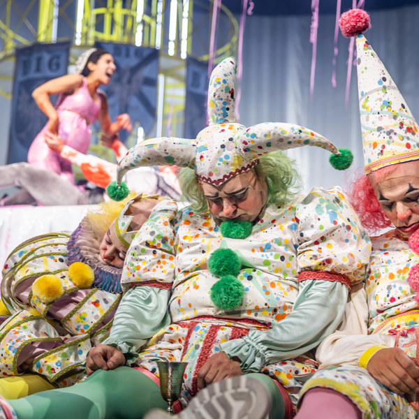 Elisabeth Wernesjö, Andreas Rothlin Svensson och Hannes Meidal i Så tuktas en argbigga.