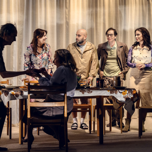 César Sarachu, Kristina Törnqvist, Sanna Sundqvist, Pablo Leiva Wenger, Omid Khansari och Ana Gil de Melo Nascimento i Pappas födelsedag.