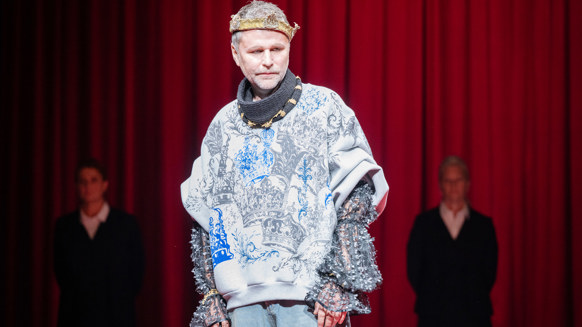 Shanti Roney i Hamlet.