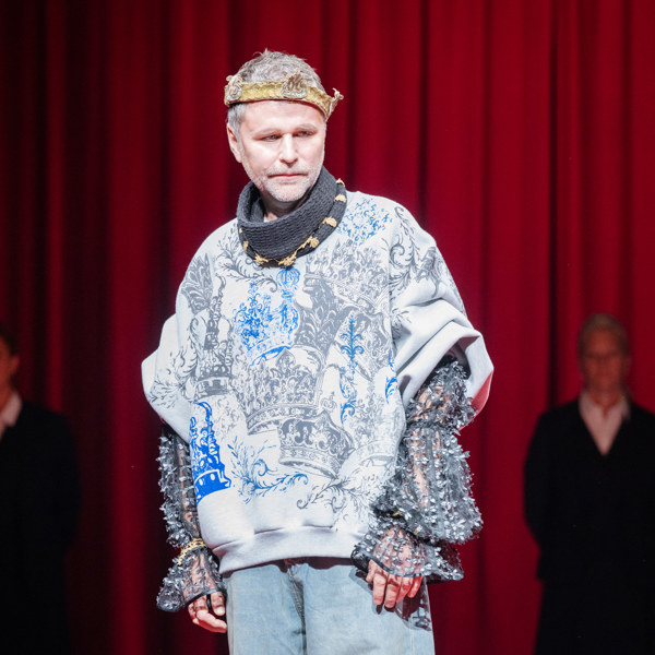 Shanti Roney i Hamlet.